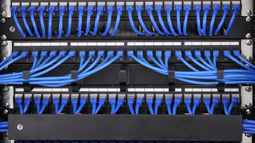 cable-management-for-patch-panel-and-switch.png