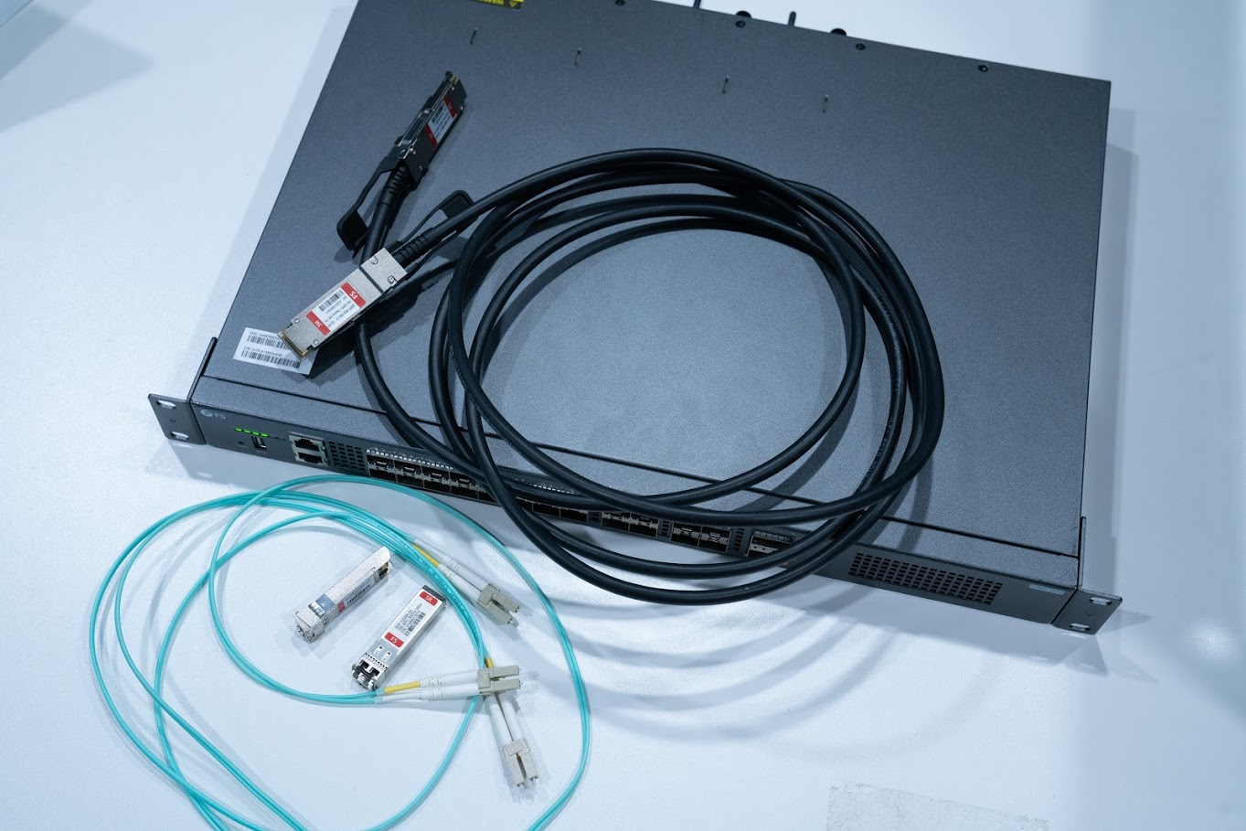 S5860-48XMG, 48-Port Ethernet L3 Switch, 48 x 10GBASE-T/Multi-Gigabit  Ports, 4 x 25Gb SFP28, with 2 x 40Gb QSFP+ Uplinks, Support Stacking,  Broadcom Chip -  United Kingdom