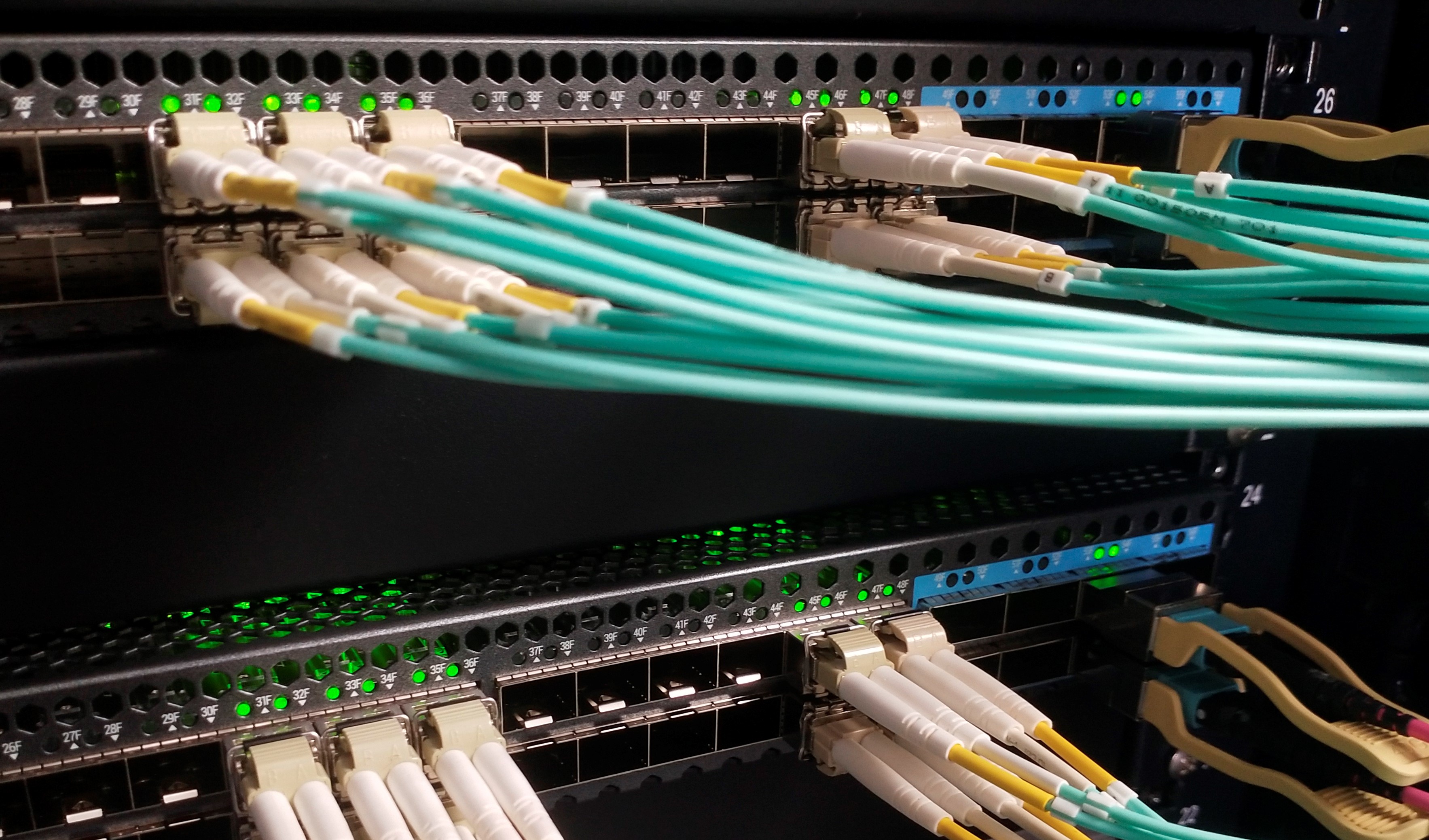 S5810-48FS, switch Gigabit Ethernet capa 3 de 48 puertos, 48 SFP de 1Gb,  con 4 enlaces ascendentes SFP+ de 10Gb, switch apilamiento, chip Broadcom -   México