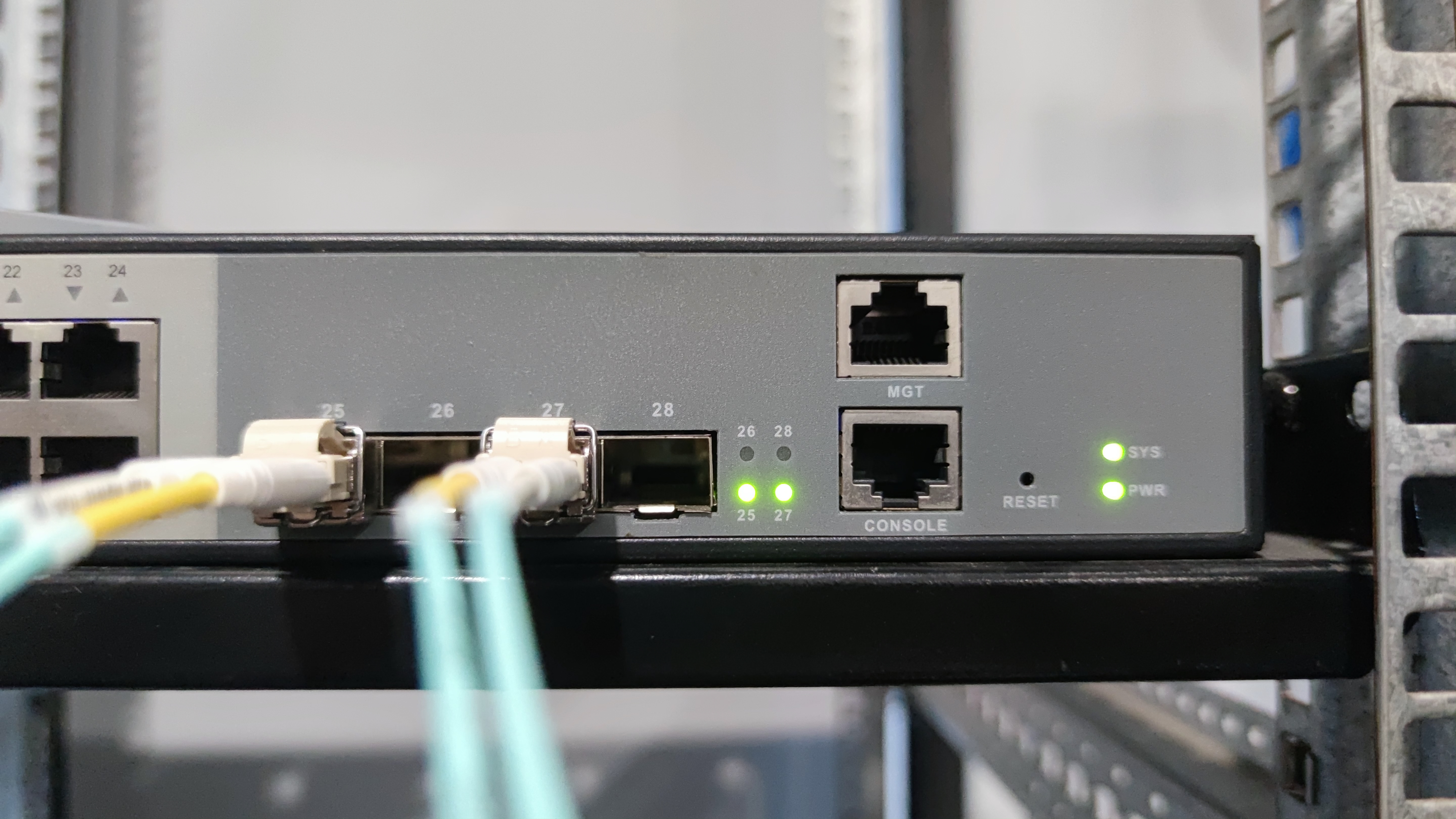 24-Port Gigabit Switch with 4 x 10Gb SFP+ Uplinks, S3900-24T4S 